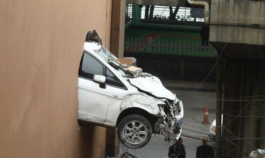 各地离奇车祸大盘点