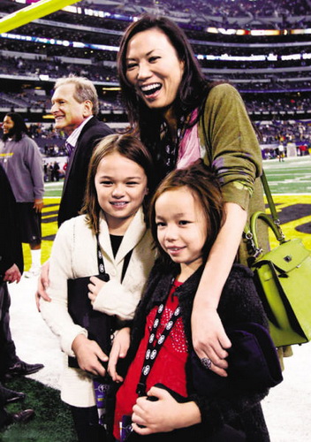 邓文迪和两个女儿