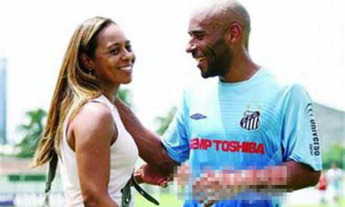 今年贝利已经75岁，新娘青木才刚刚50岁。这对“新人”早在2014年已有结婚的打算，但由于贝利身体状况不佳，婚期不断推迟。