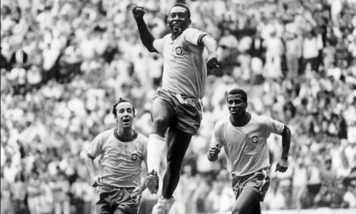 贝利作为一代传奇球星，出生在里约热内卢的贫民窟里，虽然是从贫民窟里走出来的英雄，但在他显赫的声名背后，也有过薄情寡义寻花问柳的骂名。