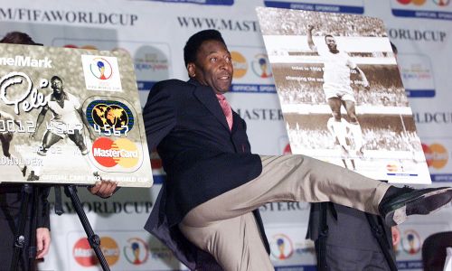 贝利与他人打“口水仗”，也许最初并无恶意，但他习惯把自己置于一个很崇高的地位上，自以为德高望重，可以不顾对象、不顾场合、不顾时机地随意批评别人，没有考虑到别人的感受，遭到对方恶言相向。