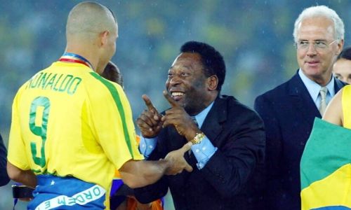 在私生活上，贝利曾与罗纳尔多交恶。2006年在皇马状态一般的罗纳尔多，心情糟糕到极点，失去了首发资格。贝利却公开指责罗纳尔多的私生活有问题。对方随即强势反击道：“贝利令人失望。他是巴西人，是我们的偶像。然而现在他给我的感觉就是一个卑鄙的下流分子，对我的私生活说三道四。”