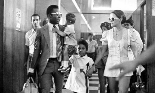 但后来贝利同时曝出几段婚外情，1978年两人离婚，12年的婚姻宣告结束。