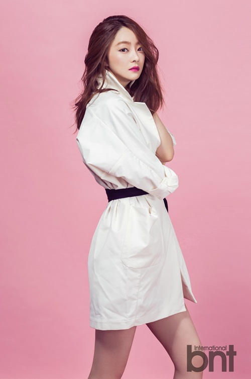 韩国演员徐孝琳拍时尚写真