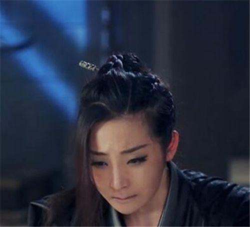 蒙枫的身世来历是什么？蒙枫也喜欢宇文玥吗？