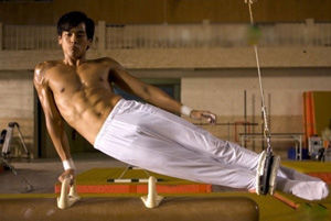 彭于晏肌肉线条那么帅 是怎么练出来的？(图)