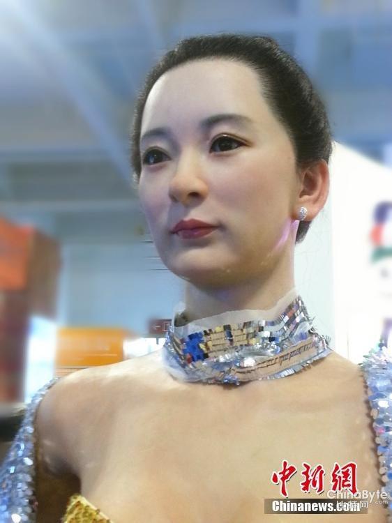 美女机器人身穿性感礼服图，揭秘机器人的发展史