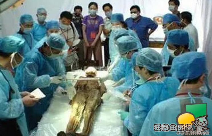 千年古墓的蓝色骸骨之谜，千年古墓竟然挖出活女尸