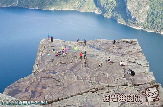 地球上最恐怖的悬崖峭壁图片，落户悬崖峭壁上的村庄