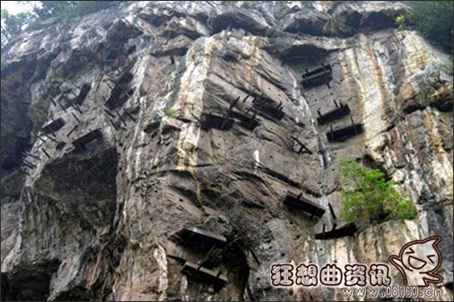 中国在悬崖峭壁上的墓穴图，墓穴风水的看法