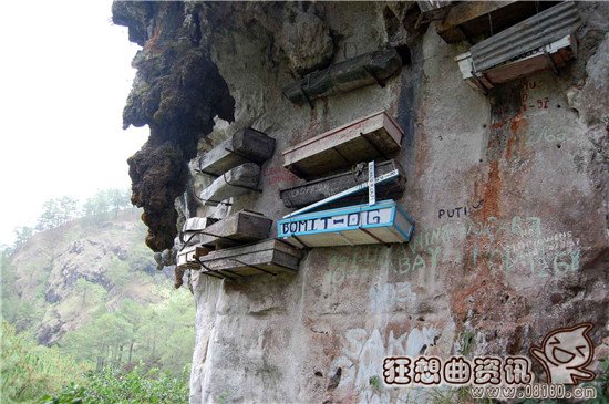 中国在悬崖峭壁上的墓穴图，墓穴风水的看法