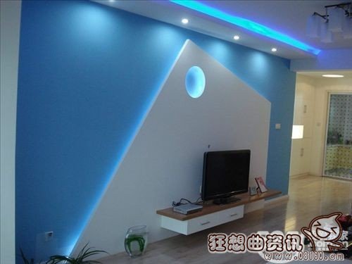 什么色在浅蓝底上更加醒目，浅蓝色搭配什么样的颜色才最好看