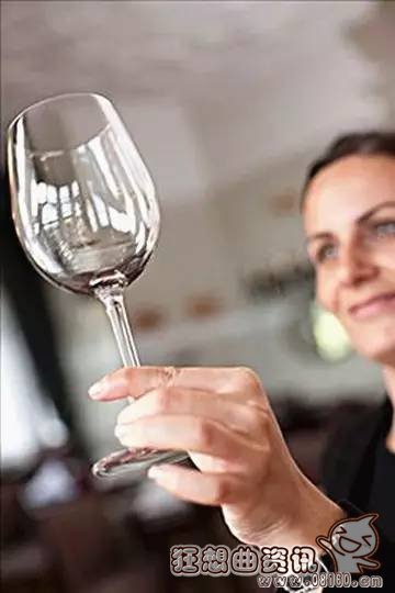 水晶和玻璃有什么区别，如何准确的辨别水晶的真假