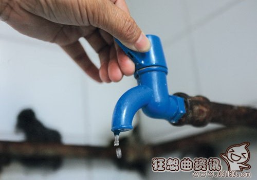 自来水水费异常怎么处理，自来水费一吨大约多少钱