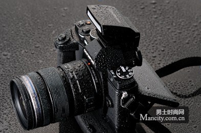 防尘、防水溅的高可靠性机身及镜头