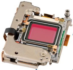 全新5轴机身防抖模块和已装配超声波除尘系统的图像传感器