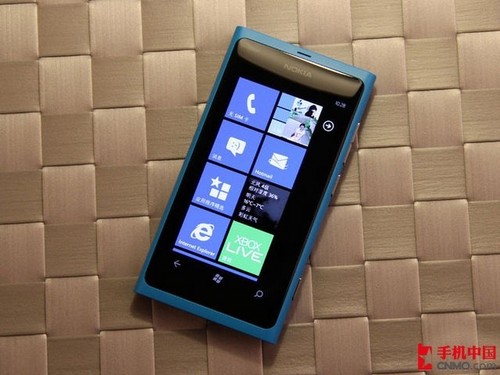 诺基亚Lumia 800破2800 时尚精致WP7机 