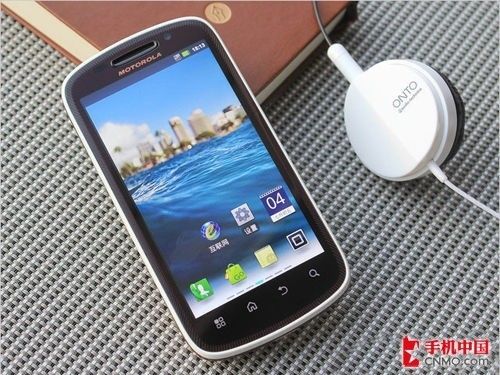 摩托罗拉XT882正面图片