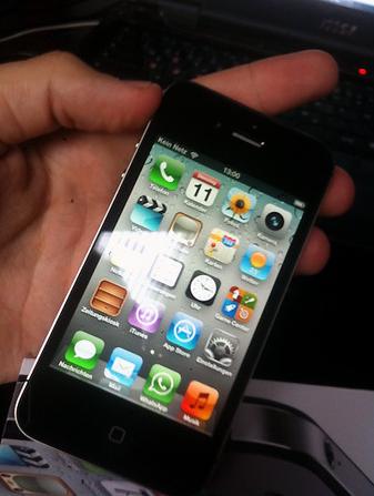 iPhone4S开箱照曝光！德用户提前到货 