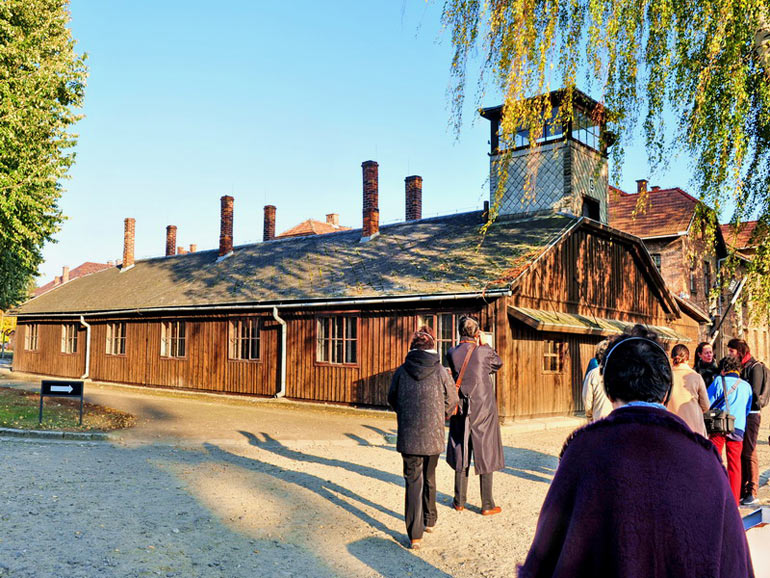 集中营外围的双层电网于世文摄