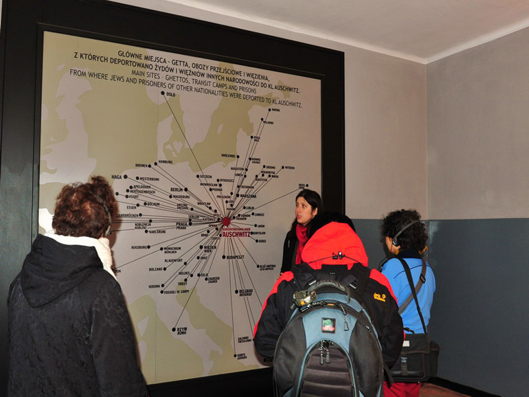 集中营外围的双层电网于世文摄