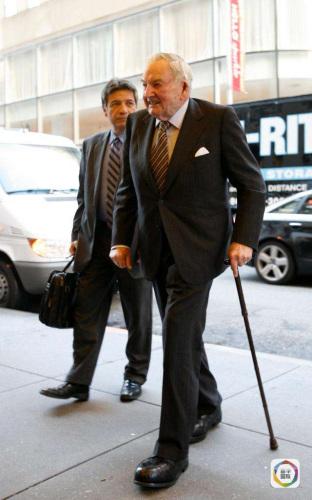 世界最老“土豪”百岁庆生 身家32亿美元