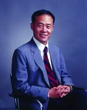 王石在他面前都是穷人，28年赚900倍，他才是万科最大个人股东！