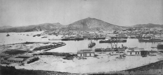 资料图：1894年7月，旅顺港内，北洋水师主力舰艇“全家福”。