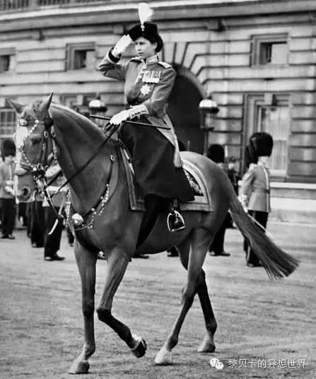 关于英女王的一切酷炫萌~她才是史上最牛It Girl！