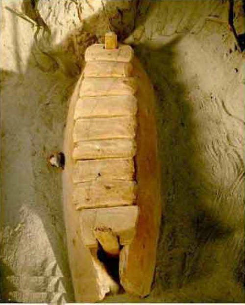 千年古墓走出活女尸这事靠谱吗？古墓中千年女尸的真实面目！