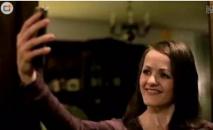 女子自拍睡觉发现恐怖影像，让人惊悚的自拍图