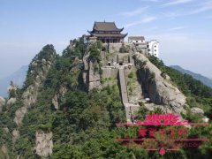 有庙宇的地方适合住人吗？在寺庙上香都有哪些