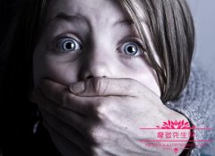 女孩装鬼用冥币吓司机视频，如果真的遇到了鬼