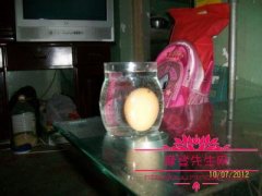 鸡蛋在水中为什么先沉后浮？鸡蛋在水中先沉后