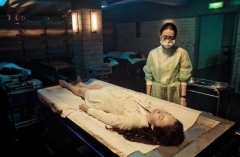 遗体化妆师月薪多少钱？90后女遗体化妆师工作照