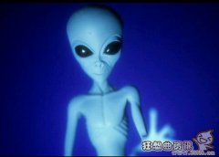 宇航员月球遇见外星人，阿姆斯特朗称自己亲眼