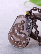 老虎吊坠是戴下山虎还是上山虎，为什么很少有人带老虎吊坠