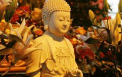 神像前供什么花好，供奉几样贡品？