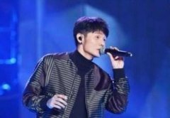 耳返为什么只带一个，耳返里面能听到自己的声音吗？