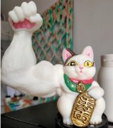 招财猫左手招什么右手招什么？在店里招财猫怎么摆放最好