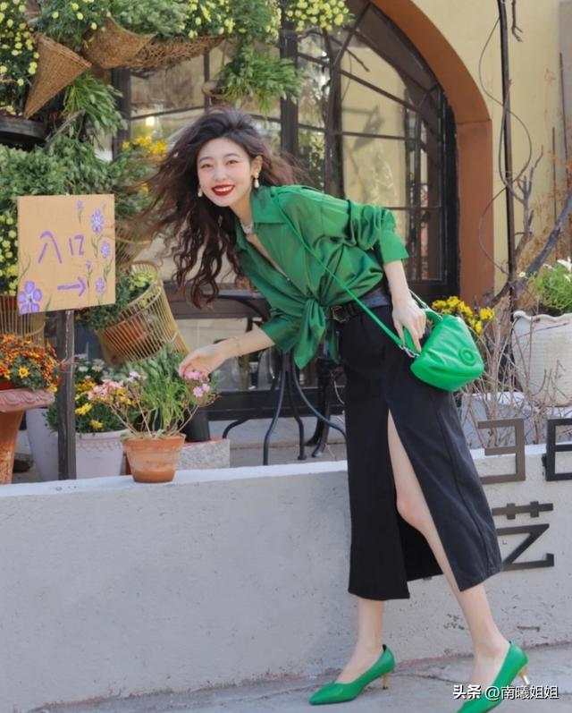 今年流行什么颜色衣服秋装(今年流行的颜色)