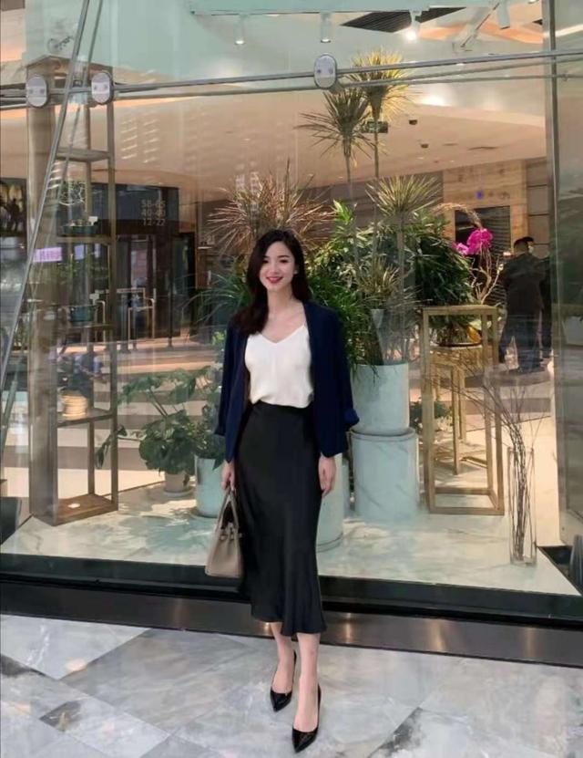 鱼尾裙搭配什么上衣最好看(鱼尾裤子搭配什么样