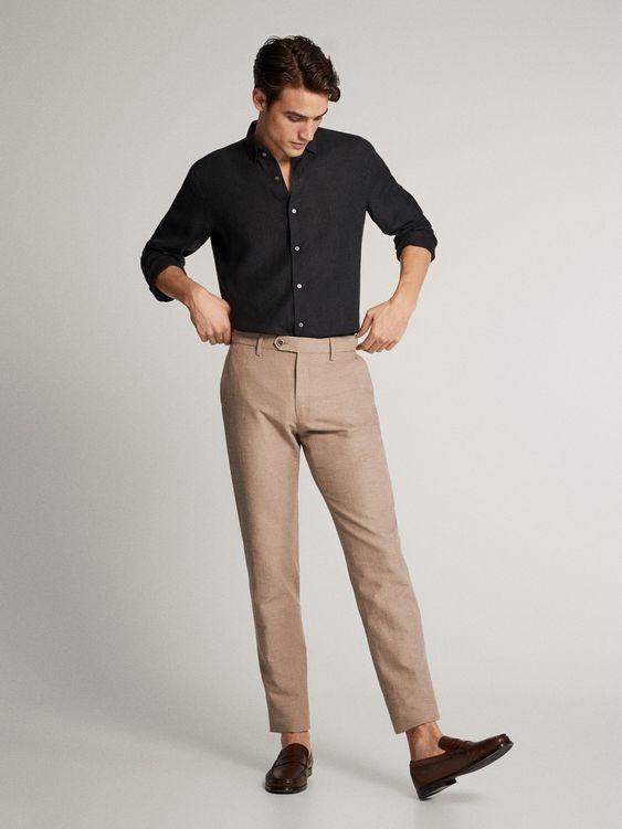 黑色衬衣配什么裤子男生(黑色衬衣搭配男)