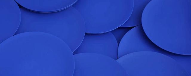 蓝色衣服配什么颜色鞋子最好看(蓝色鞋子好搭配