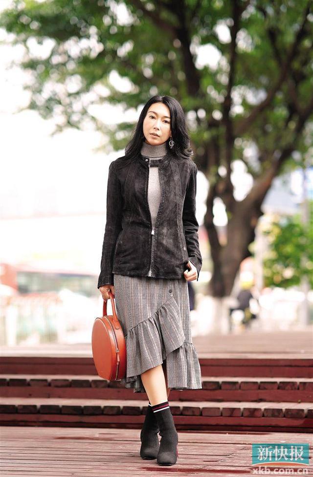 今年流行什么衣服男装(女人必买三件衣服)